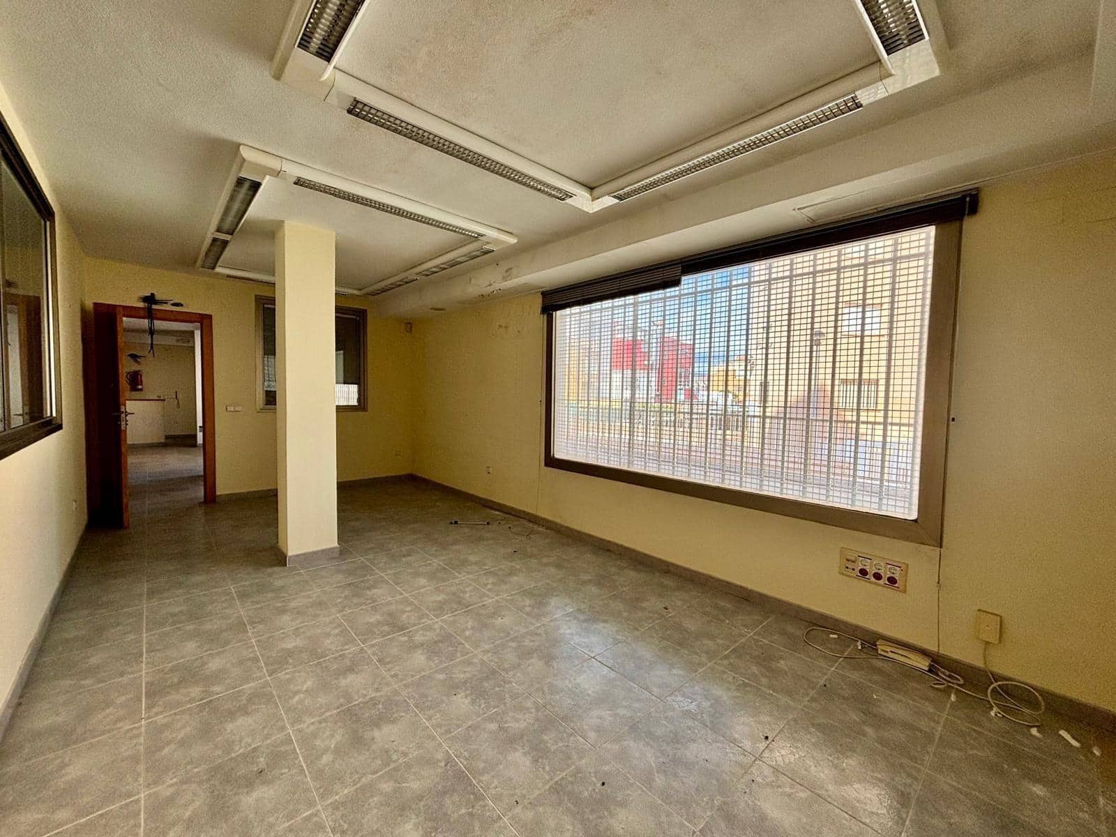 6 bedroom Commercial for sale in Gandia with garage - € 199,999 (Ref: 9406676)