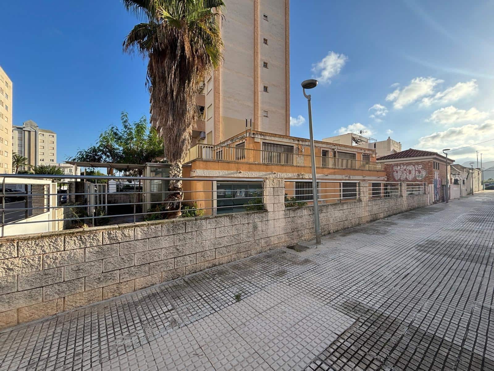 6 bedroom Commercial for sale in Gandia with garage - € 199,999 (Ref: 9406676)