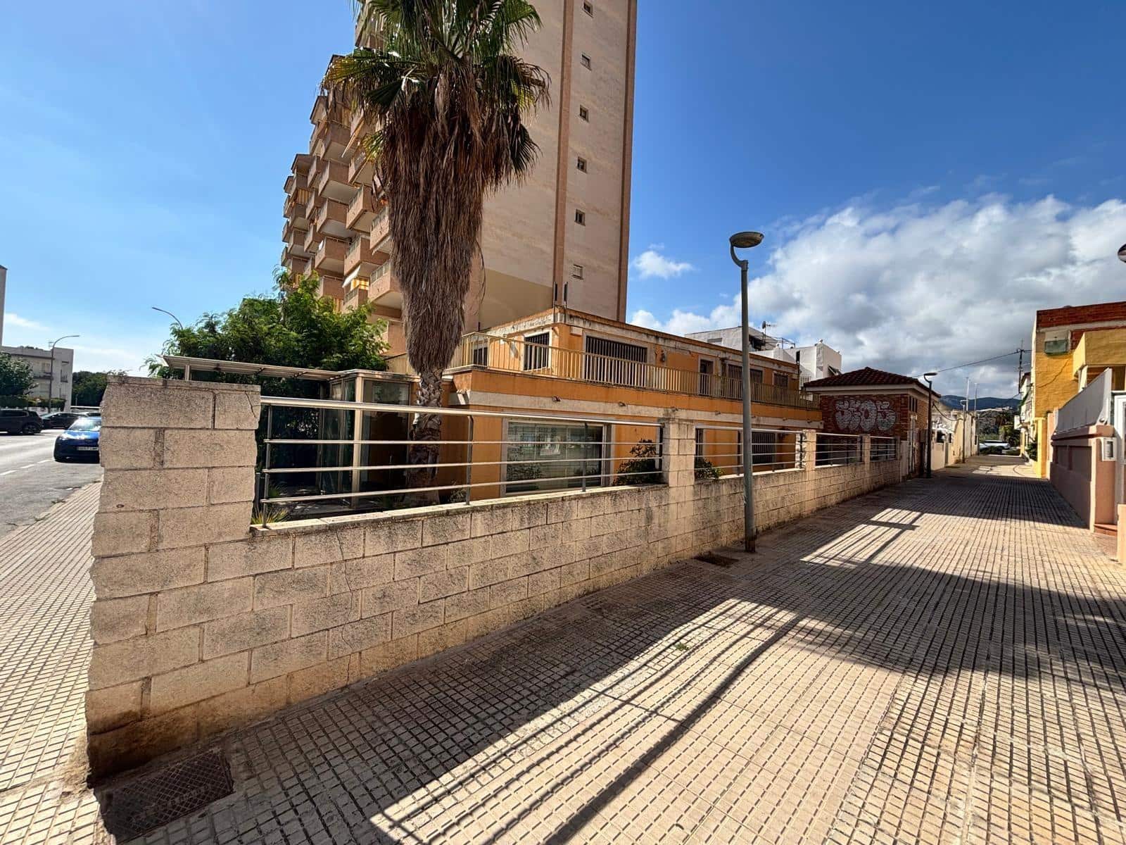 6 bedroom Commercial for sale in Gandia with garage - € 199,999 (Ref: 9406676)