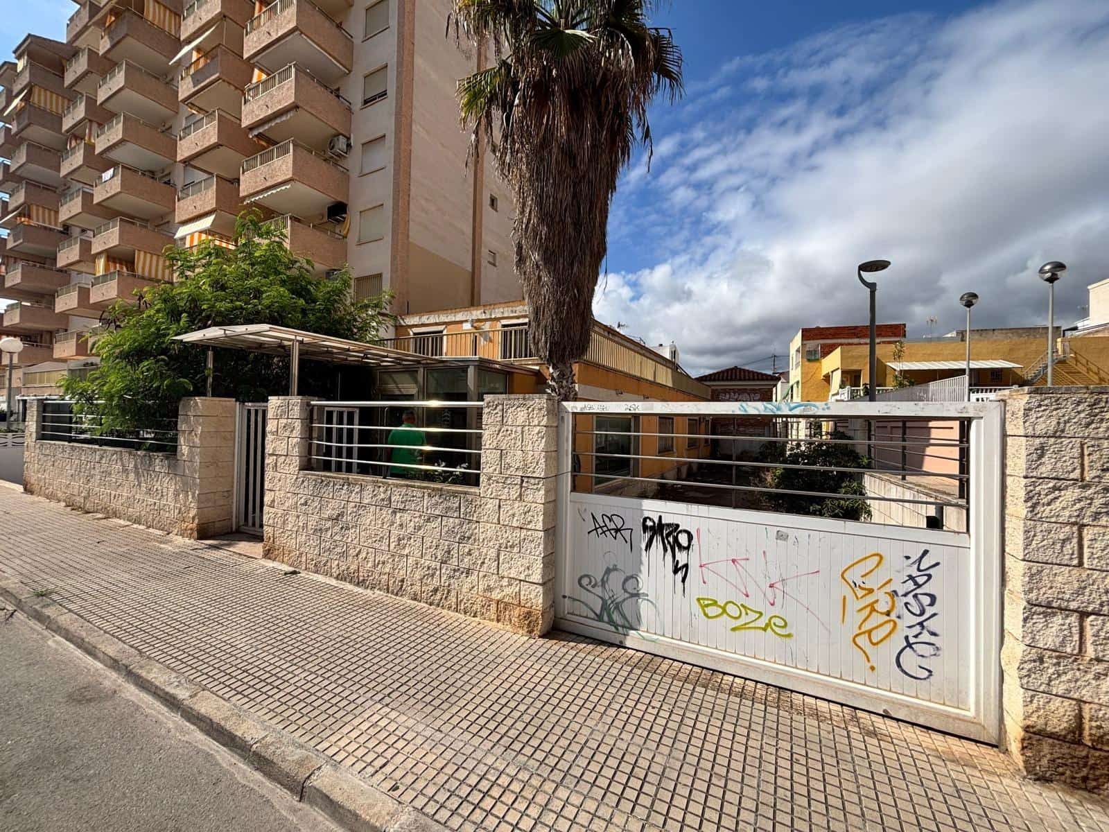 6 bedroom Commercial for sale in Gandia with garage - € 199,999 (Ref: 9406676)