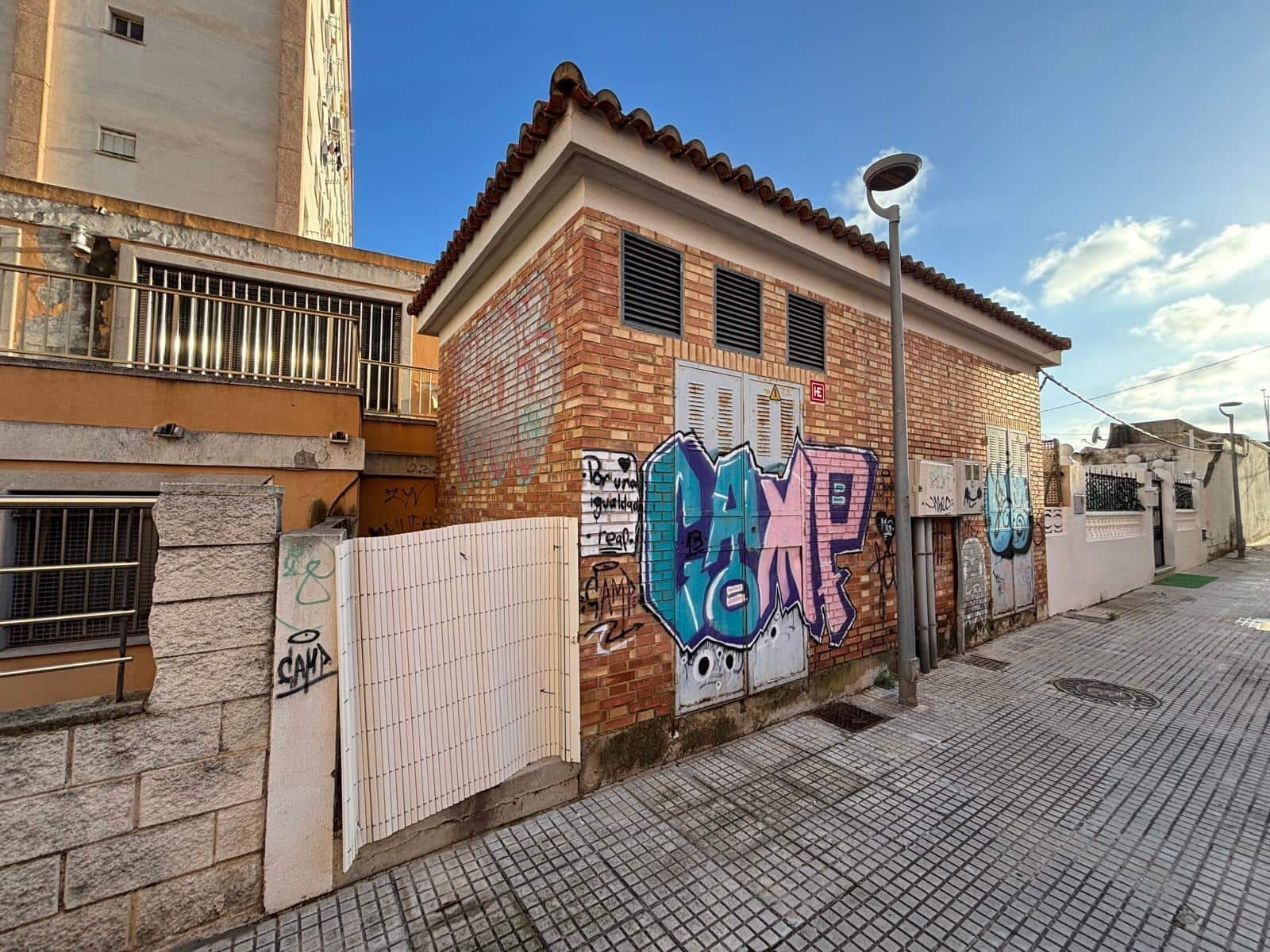 6 bedroom Commercial for sale in Gandia with garage - € 199,999 (Ref: 9406676)
