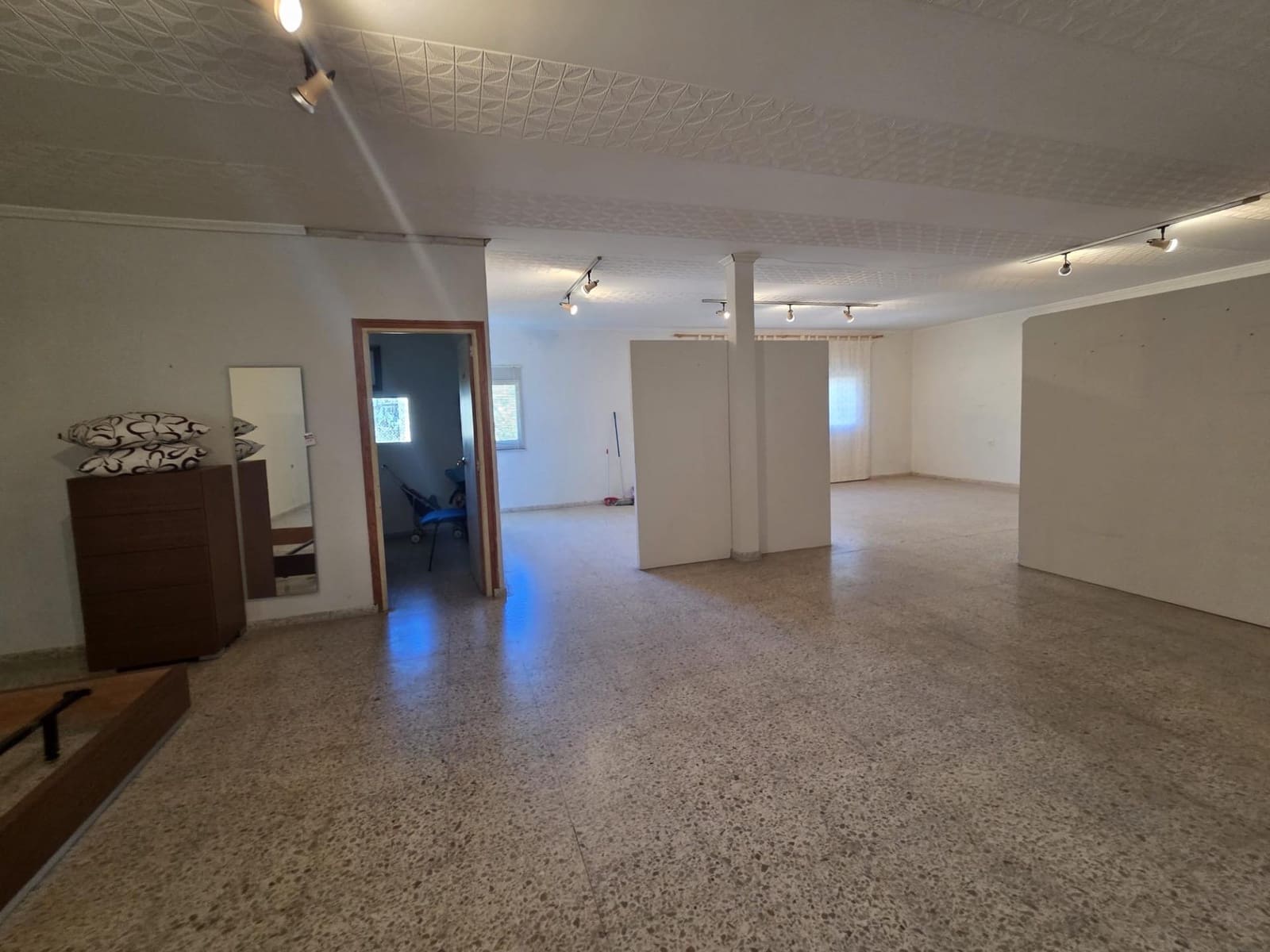 4 soveværelse Virksomhed til salg i Bocairent med garage - € 429.000 (Ref: 9419652)