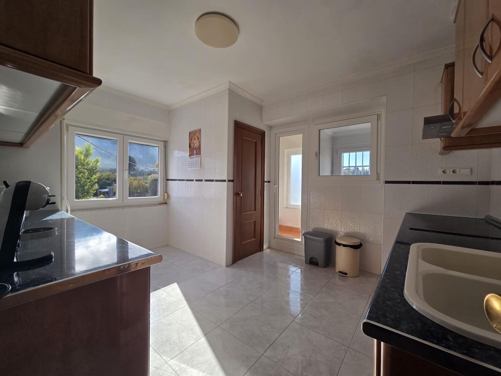 4 soveværelse Virksomhed til salg i Bocairent med garage - € 429.000 (Ref: 9419652)