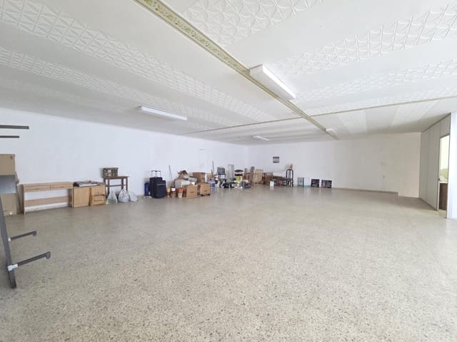 4 bedroom Business for sale in Bocairent with garage - € 429,000 (Ref: 9419652)