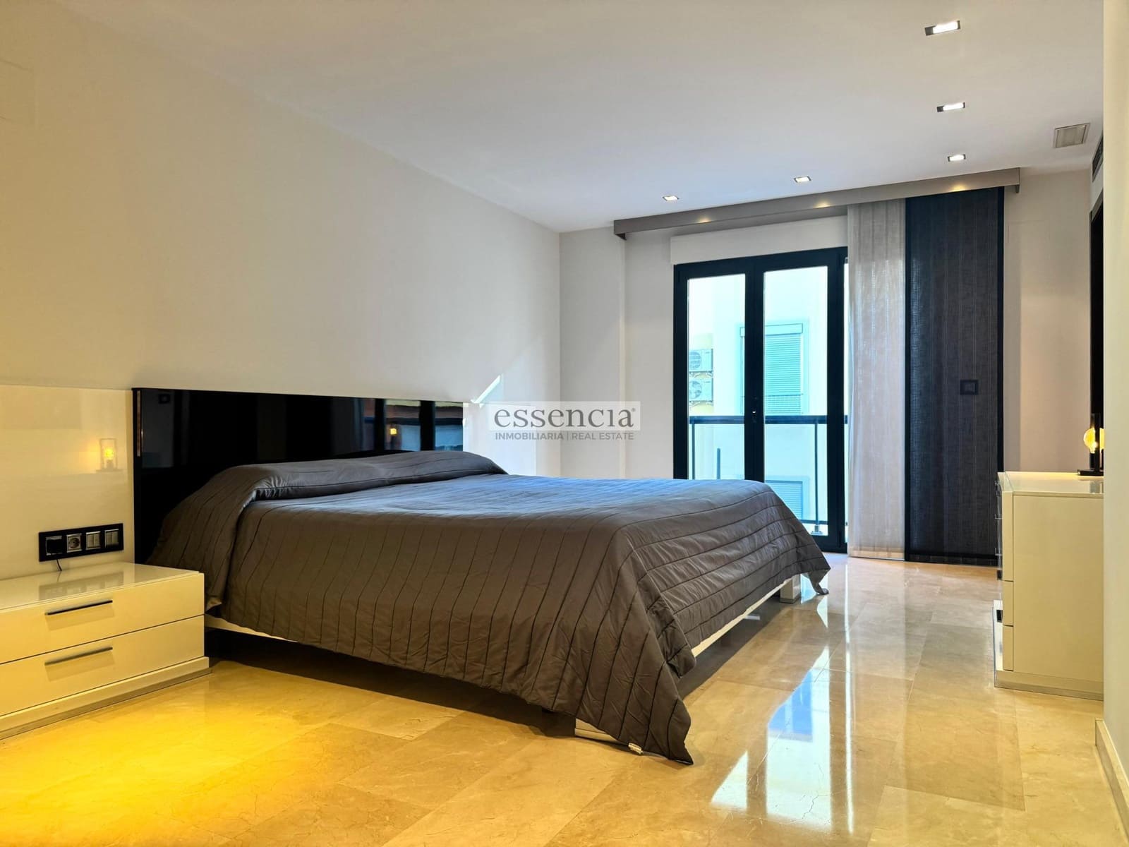 5 sovrum Lägenhet till salu i Gandia med garage - 460 000 € (Ref: 9437683)