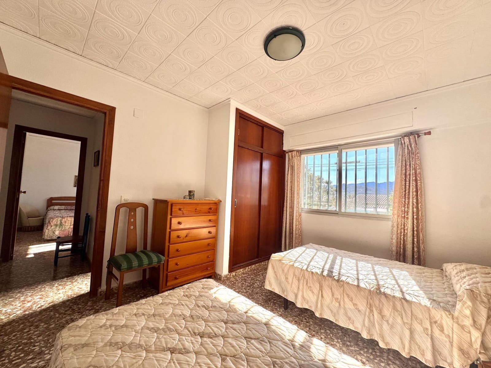 3 makuuhuone Huvila myytävänä paikassa Palma de Gandia mukana uima-altaan 
autotalli - 219 000 € (Ref: 9474884)