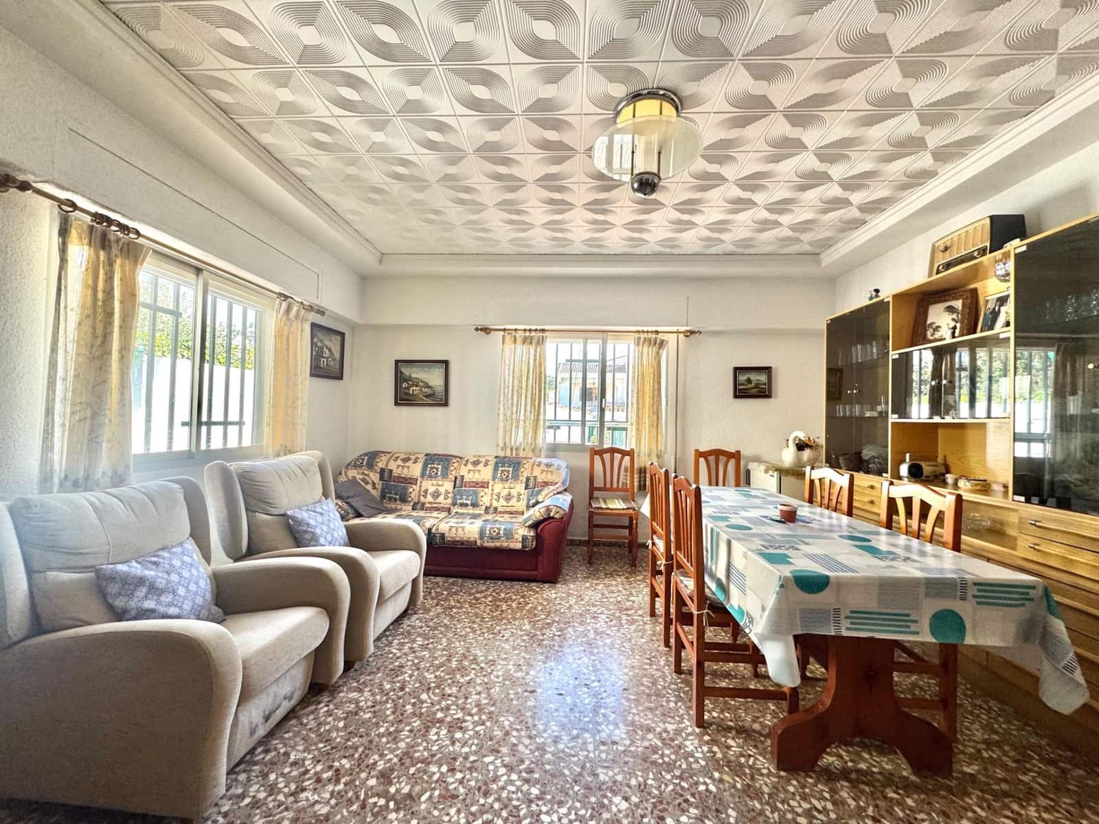 3 makuuhuone Huvila myytävänä paikassa Palma de Gandia mukana uima-altaan 
autotalli - 219 000 € (Ref: 9474884)