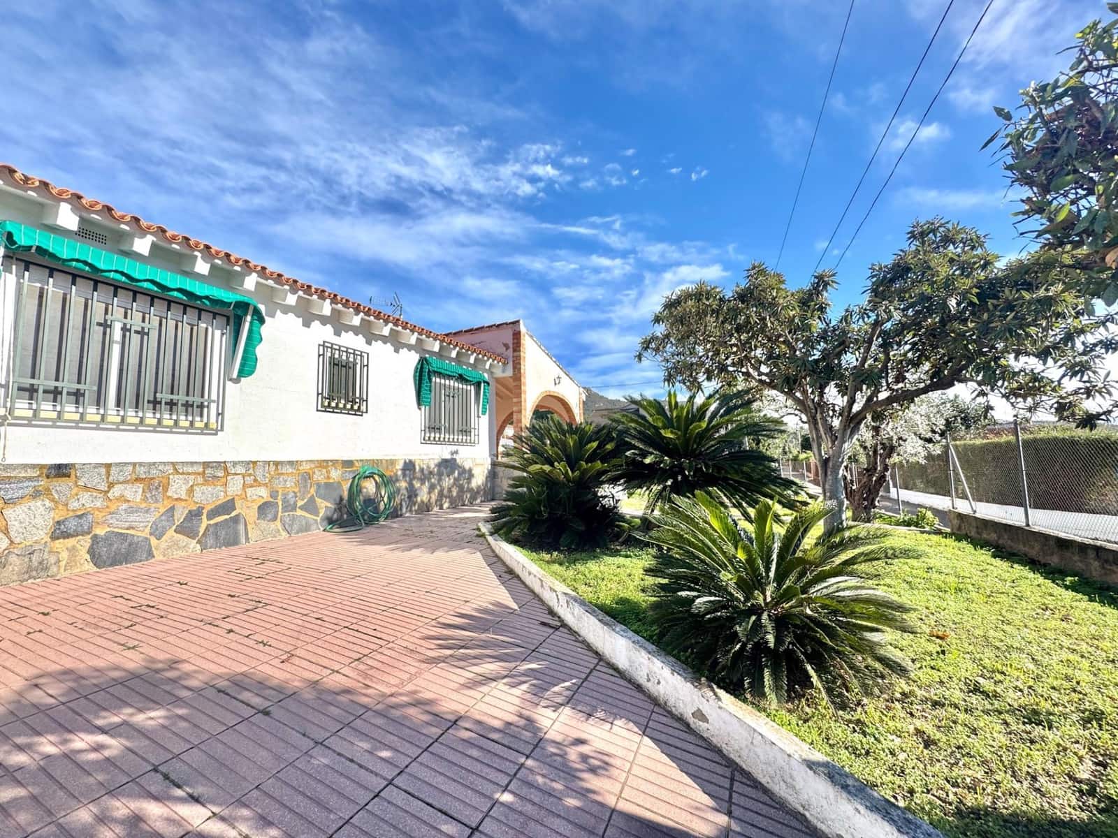 3 makuuhuone Huvila myytävänä paikassa Palma de Gandia mukana uima-altaan 
autotalli - 219 000 € (Ref: 9474884)