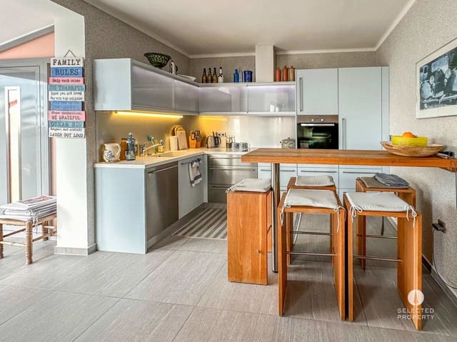 4 bedroom Villa for sale in Pau with pool - € 1,250,000 (Ref: 8909793)