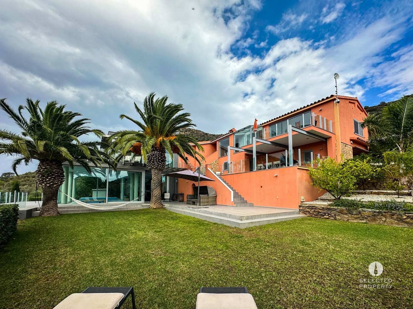 4 bedroom Villa for sale in Pau with pool - € 1,250,000 (Ref: 8909793)