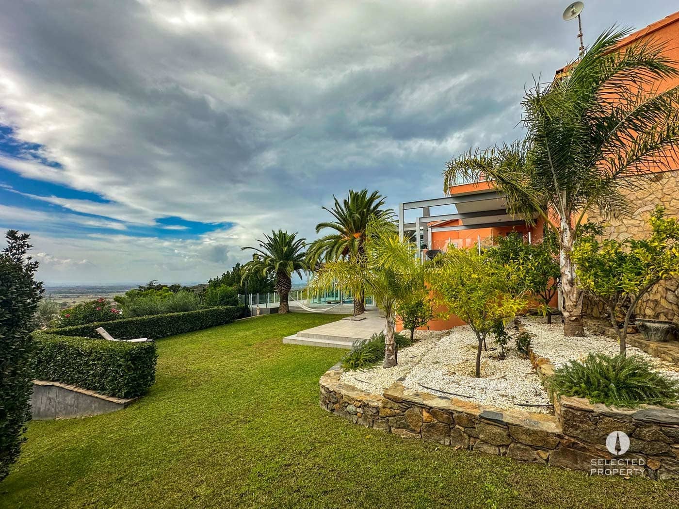 4 bedroom Villa for sale in Pau with pool - € 1,250,000 (Ref: 8909793)