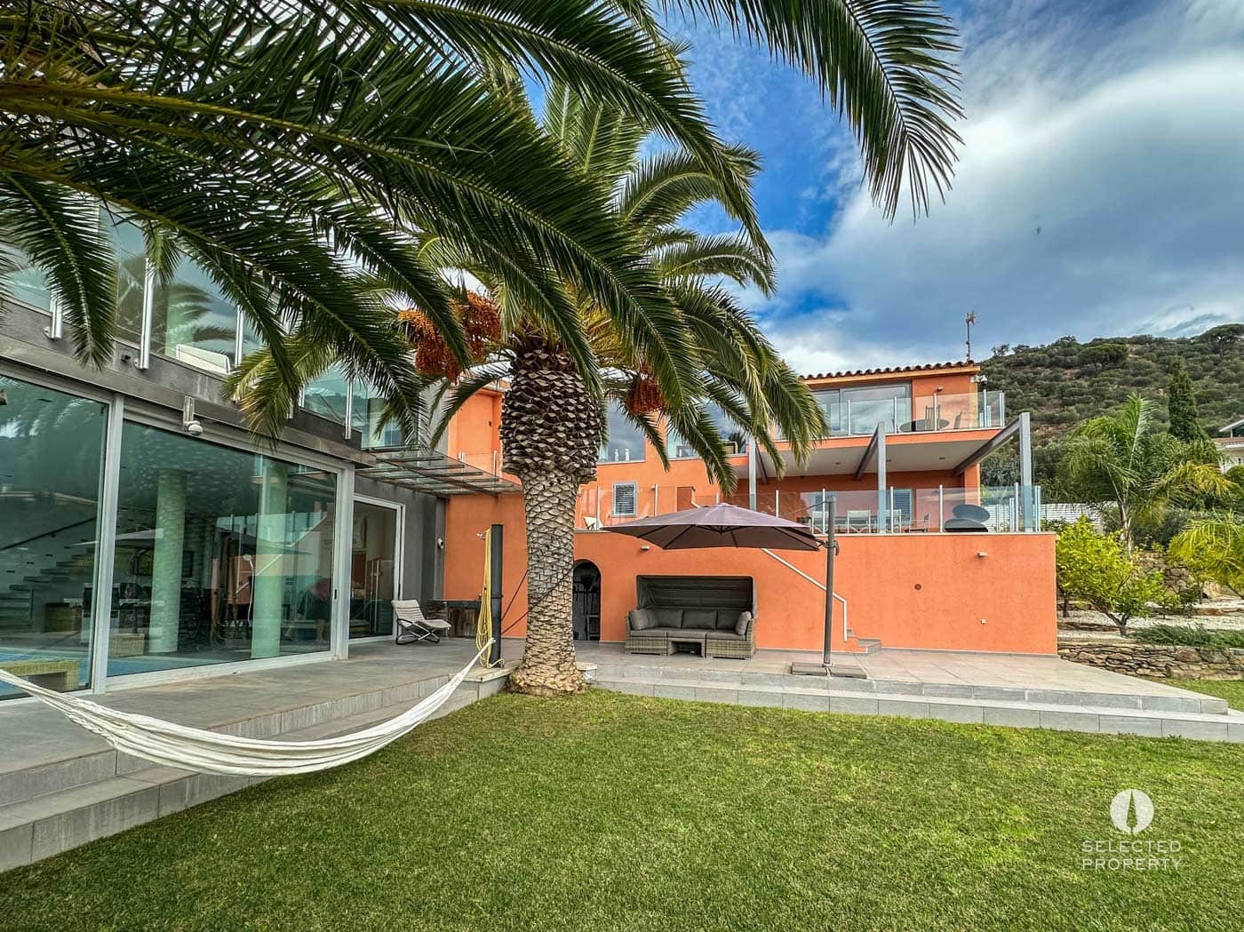 4 bedroom Villa for sale in Pau with pool - € 1,250,000 (Ref: 8909793)