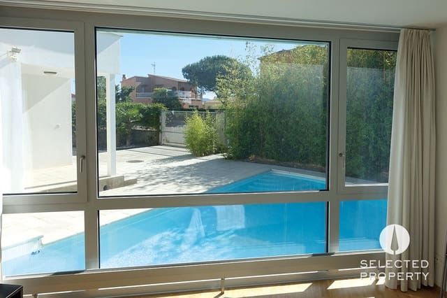 4 bedroom Villa for sale in Sant Pere Pescador with pool - € 950,000 (Ref: 8909796)