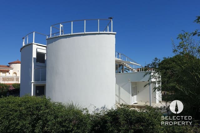 4 bedroom Villa for sale in Sant Pere Pescador with pool - € 950,000 (Ref: 8909796)