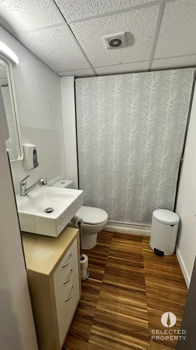 Kontor til salg i Girona by - € 130.000 (Ref: 8909799)