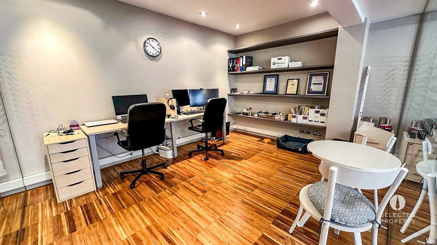 Kontor til salg i Girona by - € 130.000 (Ref: 8909799)