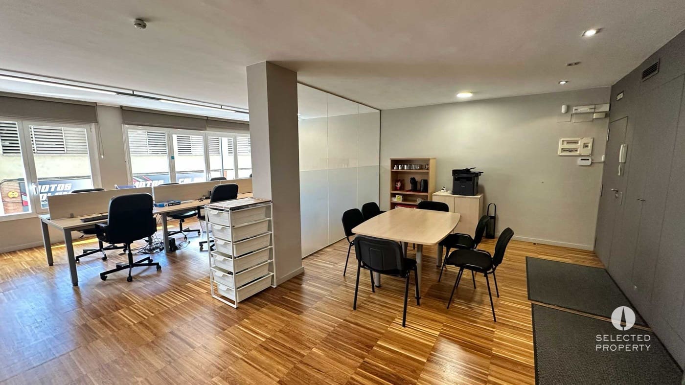 Kontor til salg i Girona by - € 130.000 (Ref: 8909799)