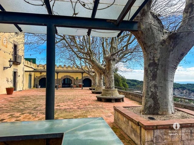 Hus til salgs i Sant Andreu de Llavaneres med svømmebasseng - € 6 000 000 (Ref: 8924872)