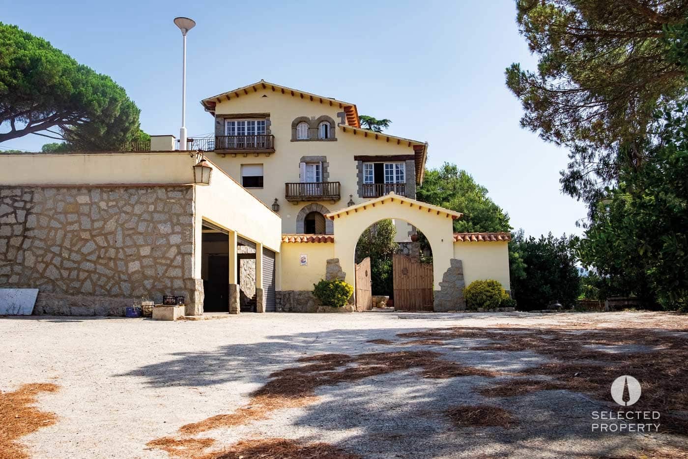 9 soveværelse Byhus til salg i La Roca del Valles med swimmingpool garage - € 850.000 (Ref: 8924873)