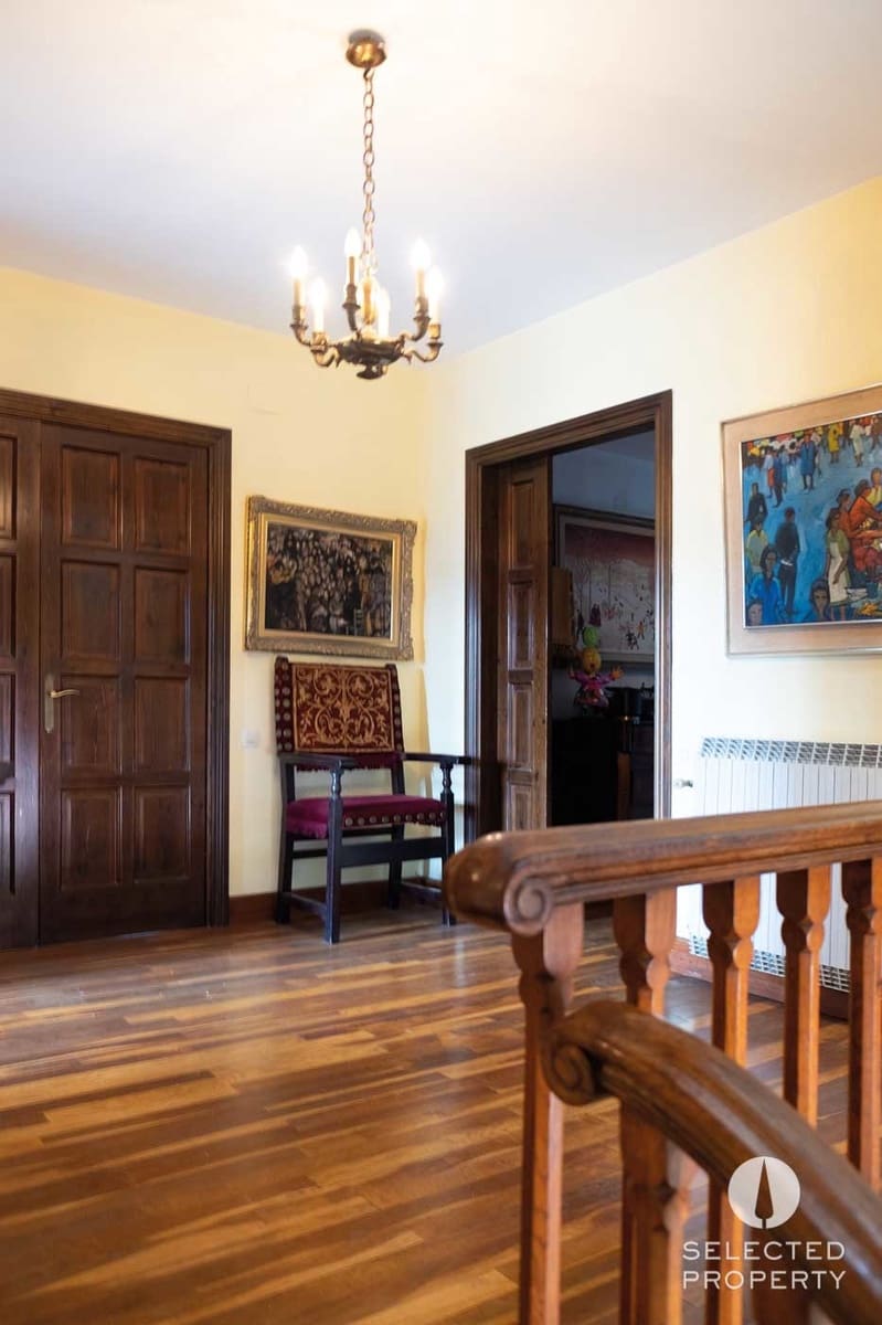 9 soveværelse Byhus til salg i La Roca del Valles med swimmingpool garage - € 850.000 (Ref: 8924873)