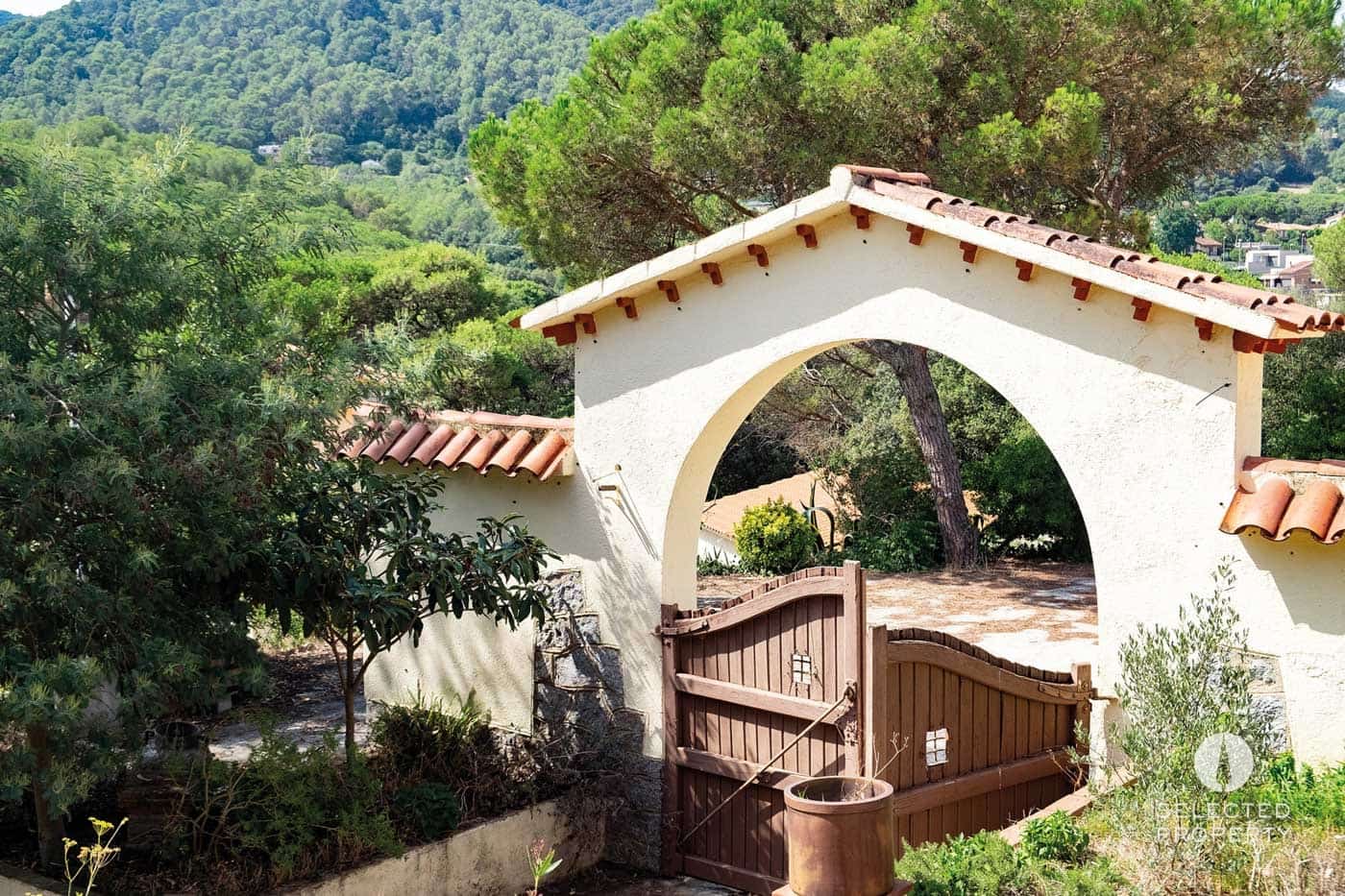 9 soveværelse Byhus til salg i La Roca del Valles med swimmingpool garage - € 850.000 (Ref: 8924873)