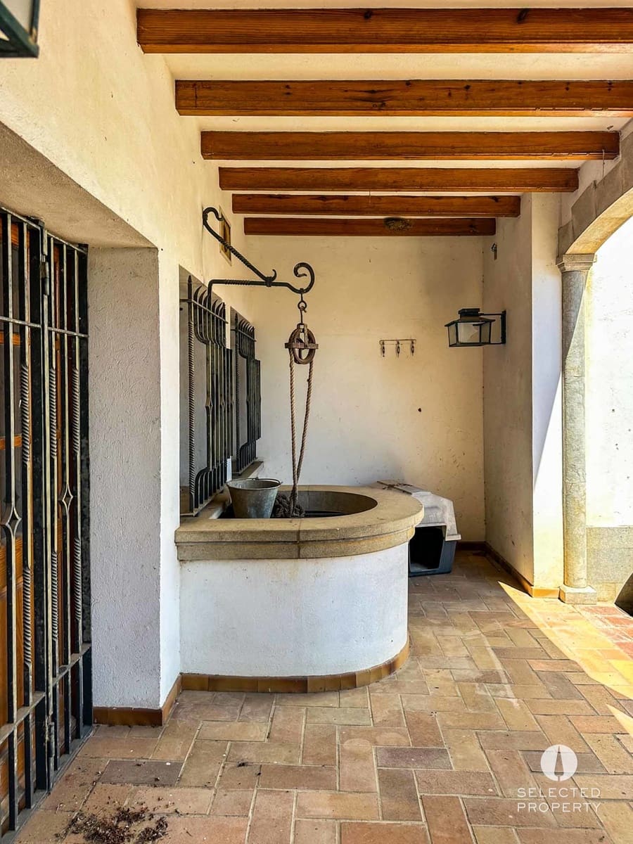 5 soveværelse Byhus til salg i Ordis med swimmingpool - € 580.000 (Ref: 8987817)