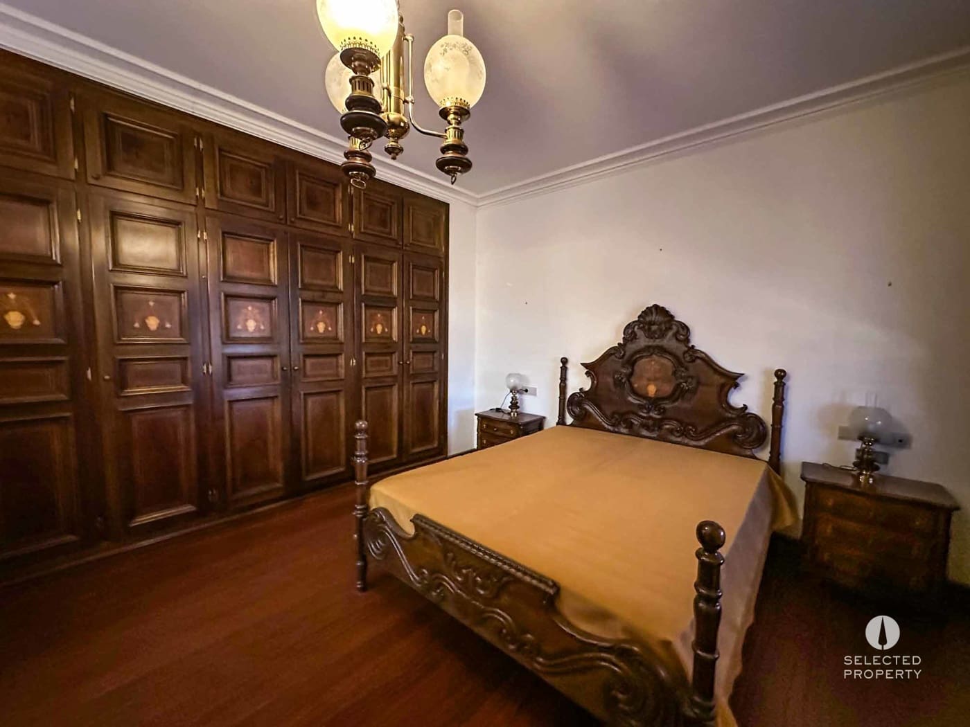 5 soveværelse Byhus til salg i Ordis med swimmingpool - € 580.000 (Ref: 8987817)