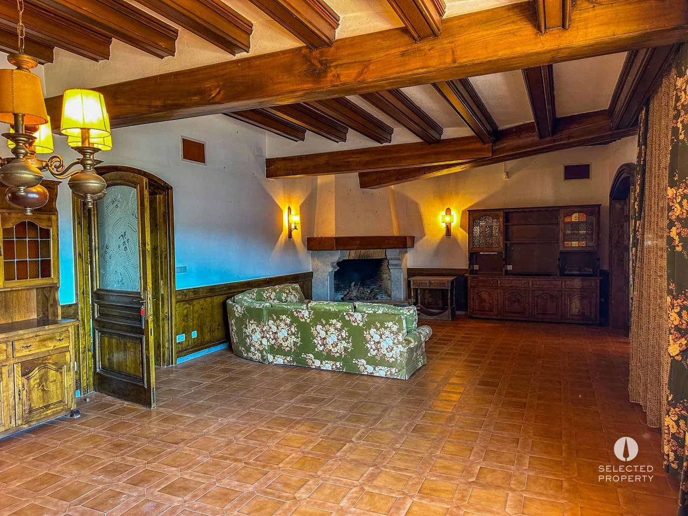 5 soveværelse Byhus til salg i Ordis med swimmingpool - € 580.000 (Ref: 8987817)