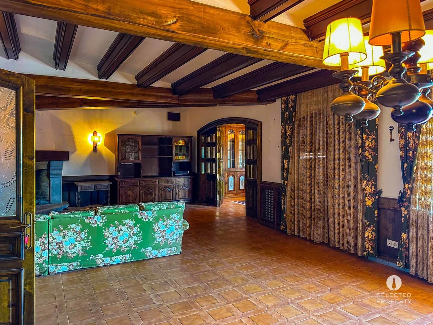 5 soveværelse Byhus til salg i Ordis med swimmingpool - € 580.000 (Ref: 8987817)