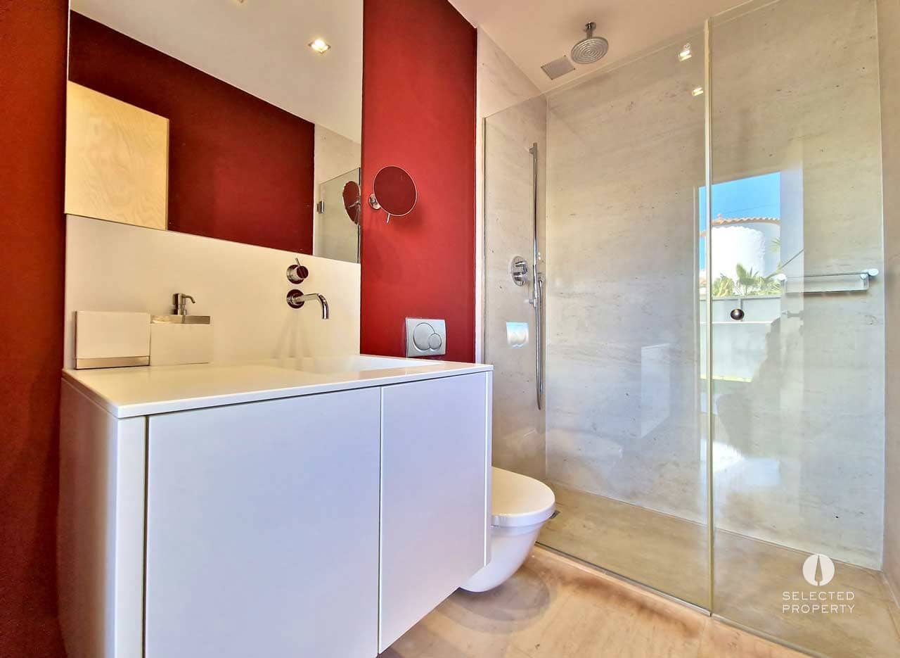 3 sypialnia Willa na sprzedaż w Empuriabrava z basenem - 1 595 000 € (Ref: 9009821)