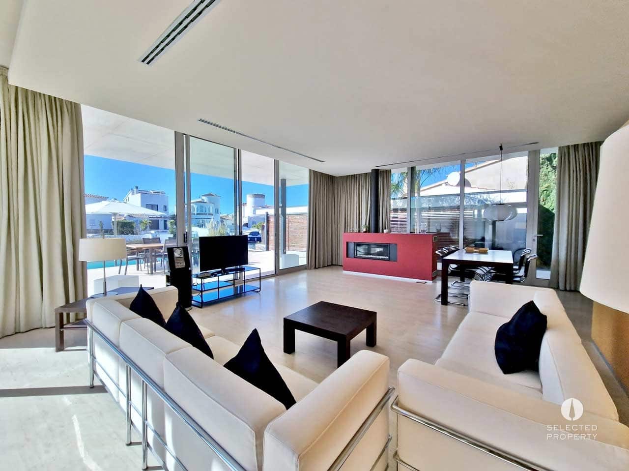 3 sypialnia Willa na sprzedaż w Empuriabrava z basenem - 1 595 000 € (Ref: 9009821)