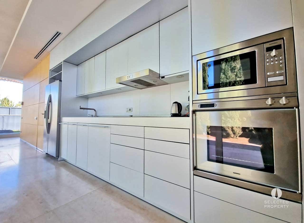 3 sypialnia Willa na sprzedaż w Empuriabrava z basenem - 1 595 000 € (Ref: 9009821)