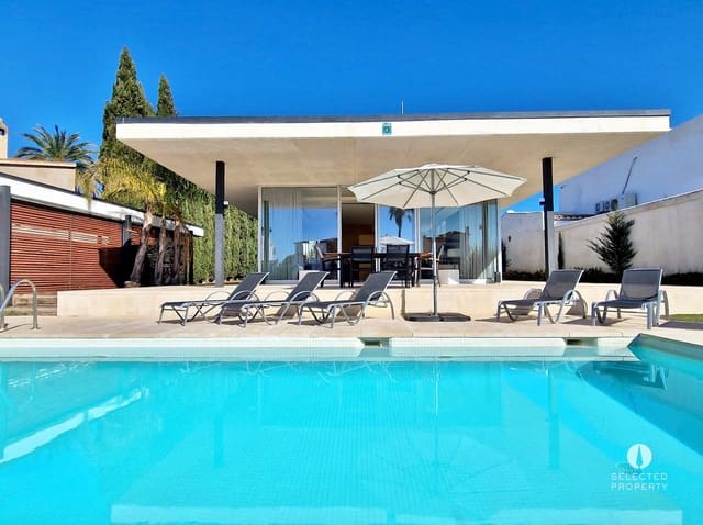 3 sypialnia Willa na sprzedaż w Empuriabrava, Castelló d'Empúries z basenem - 1 595 000 € (Ref: 9009821)