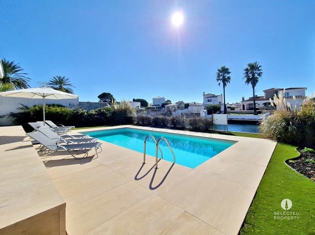 3 sypialnia Willa na sprzedaż w Empuriabrava, Castelló d'Empúries z basenem - 1 595 000 € (Ref: 9009821)