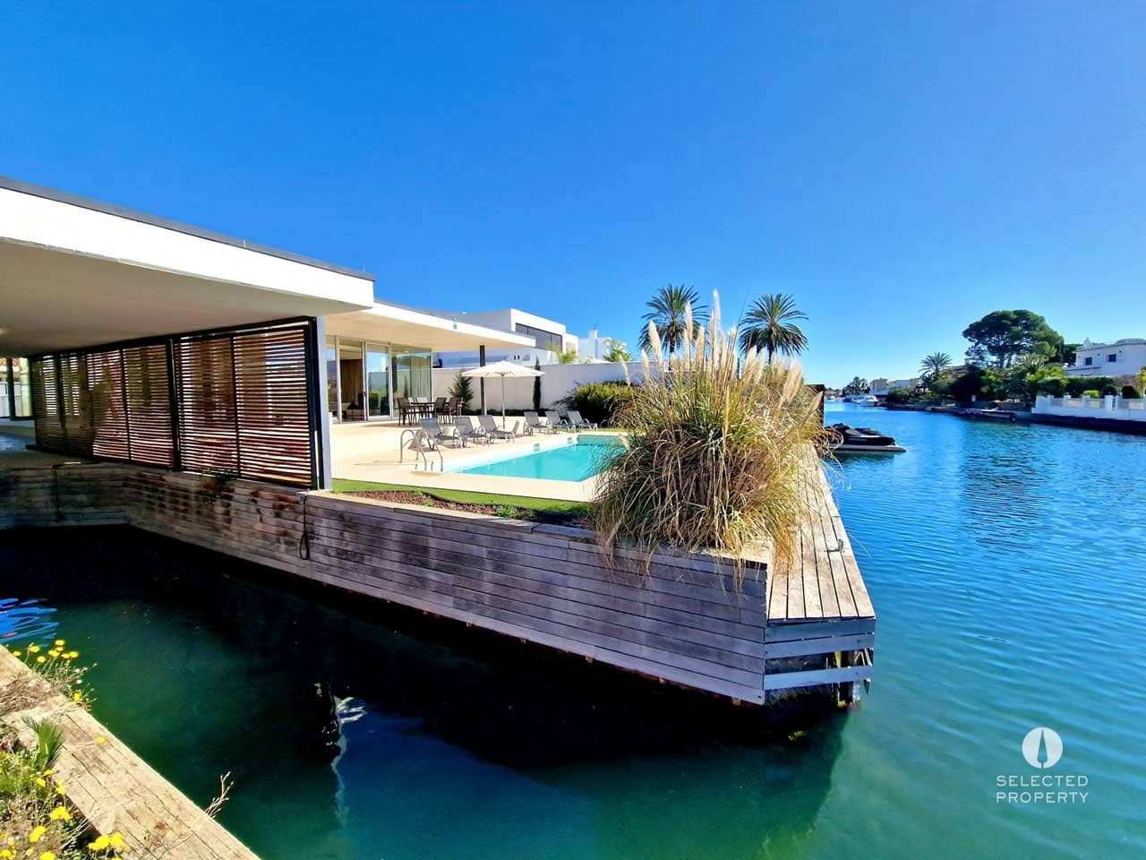 3 sypialnia Willa na sprzedaż w Empuriabrava z basenem - 1 595 000 € (Ref: 9009821)