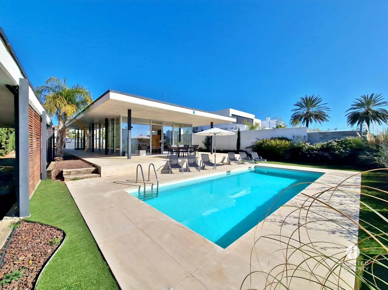 3 sypialnia Willa na sprzedaż w Empuriabrava z basenem - 1 595 000 € (Ref: 9009821)