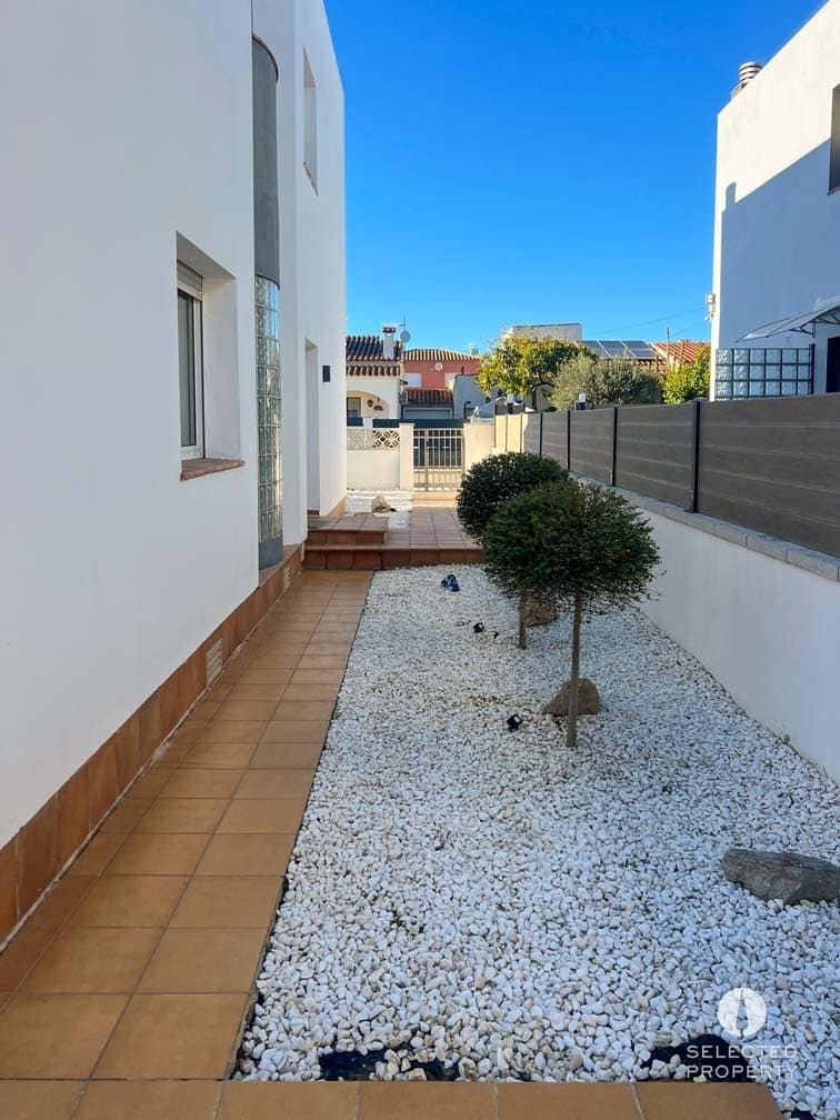 4 soverom Hus til salgs i Empuriabrava - € 395 000 (Ref: 9009823)