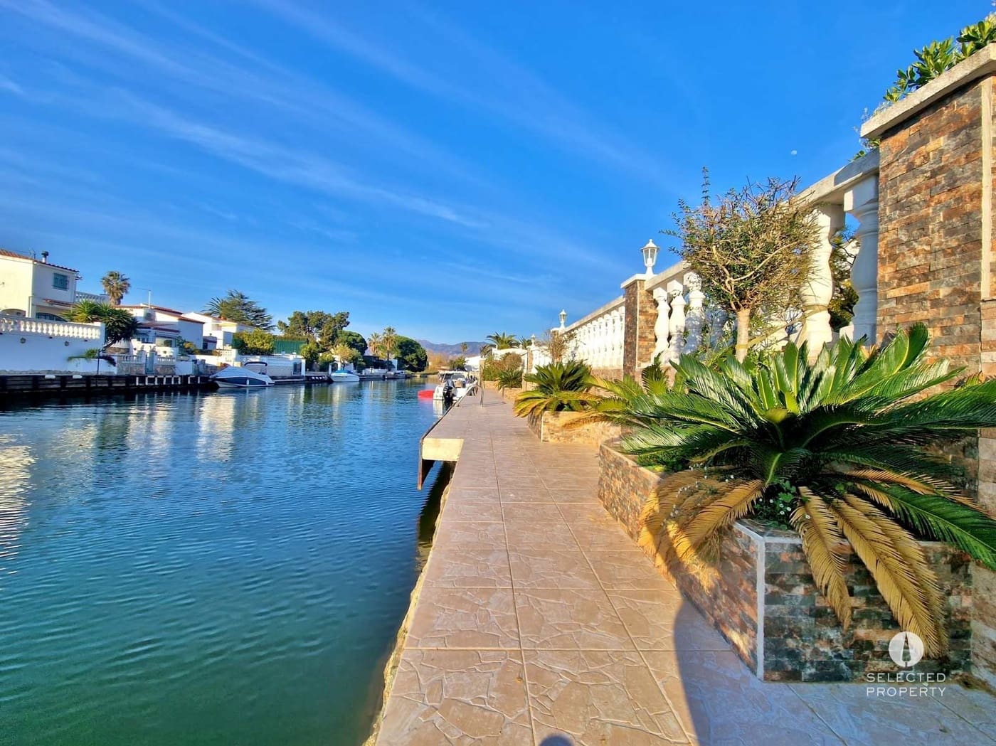 8 chambre Villa/Maison à vendre à Empuriabrava - 1 300 000 € (Ref: 9009824)