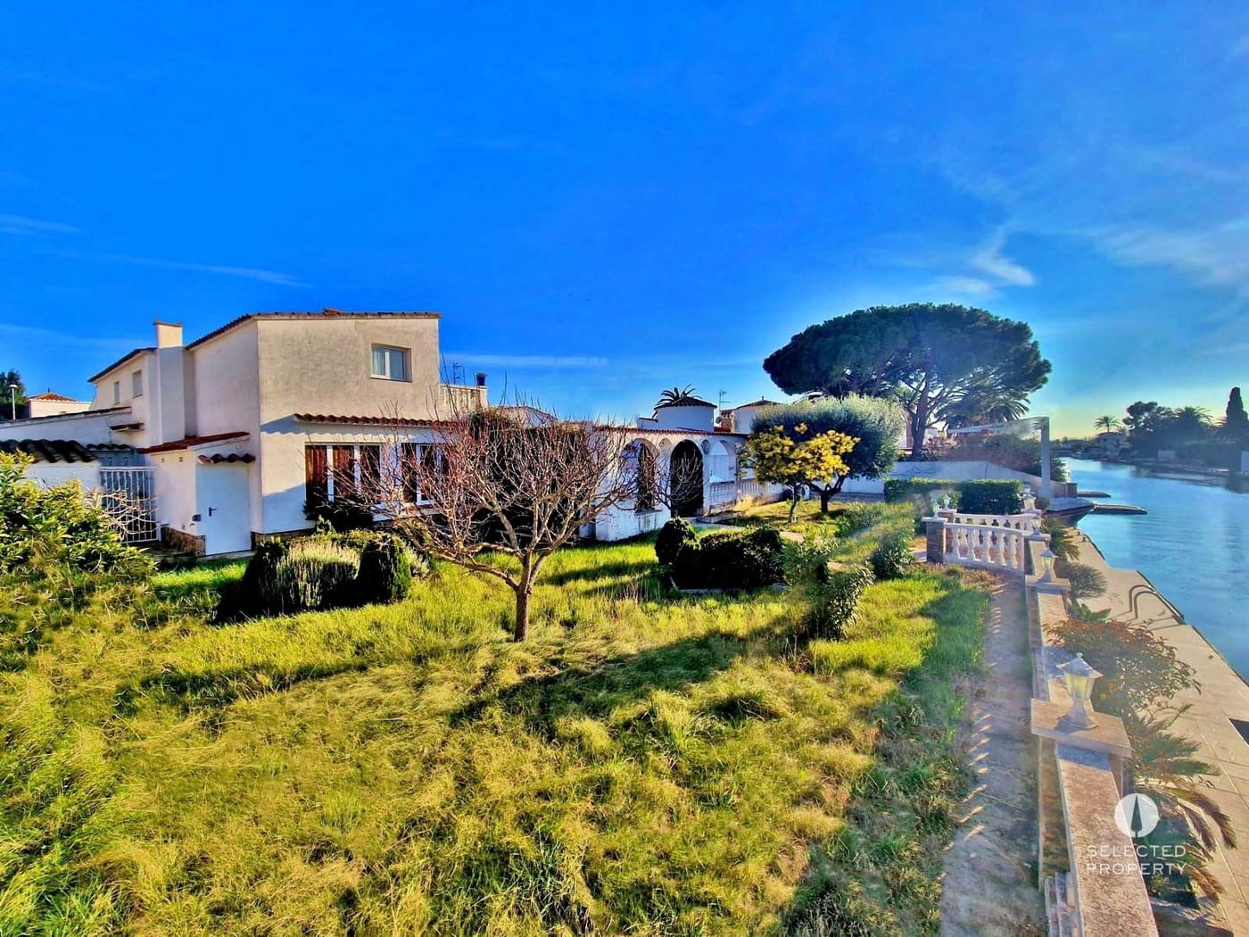 8 chambre Villa/Maison à vendre à Empuriabrava - 1 300 000 € (Ref: 9009824)