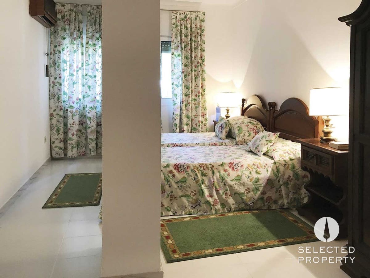 9 soveværelse Byhus til salg i Roses med swimmingpool - € 997.850 (Ref: 9013503)