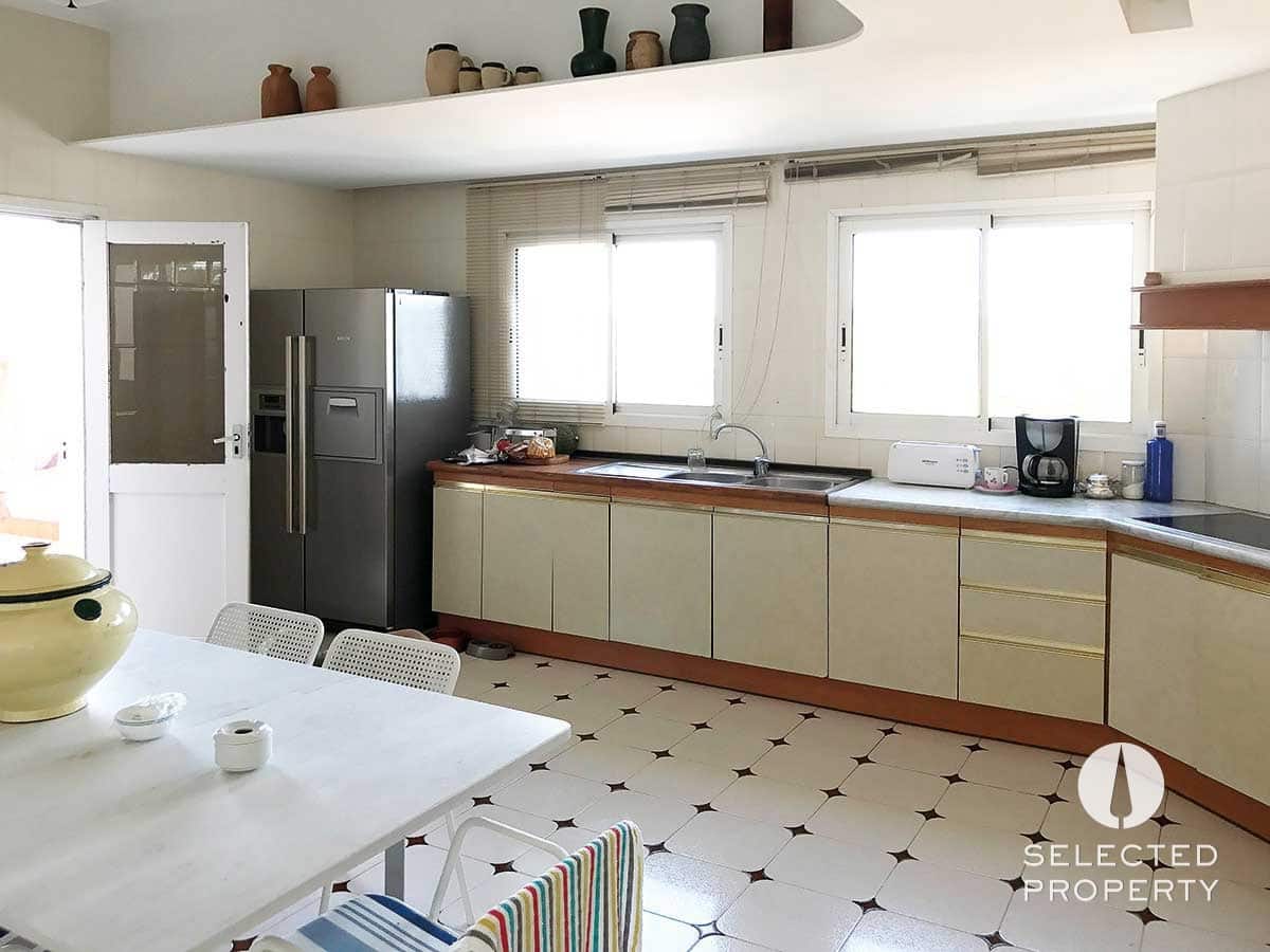 9 soveværelse Byhus til salg i Roses med swimmingpool - € 997.850 (Ref: 9013503)