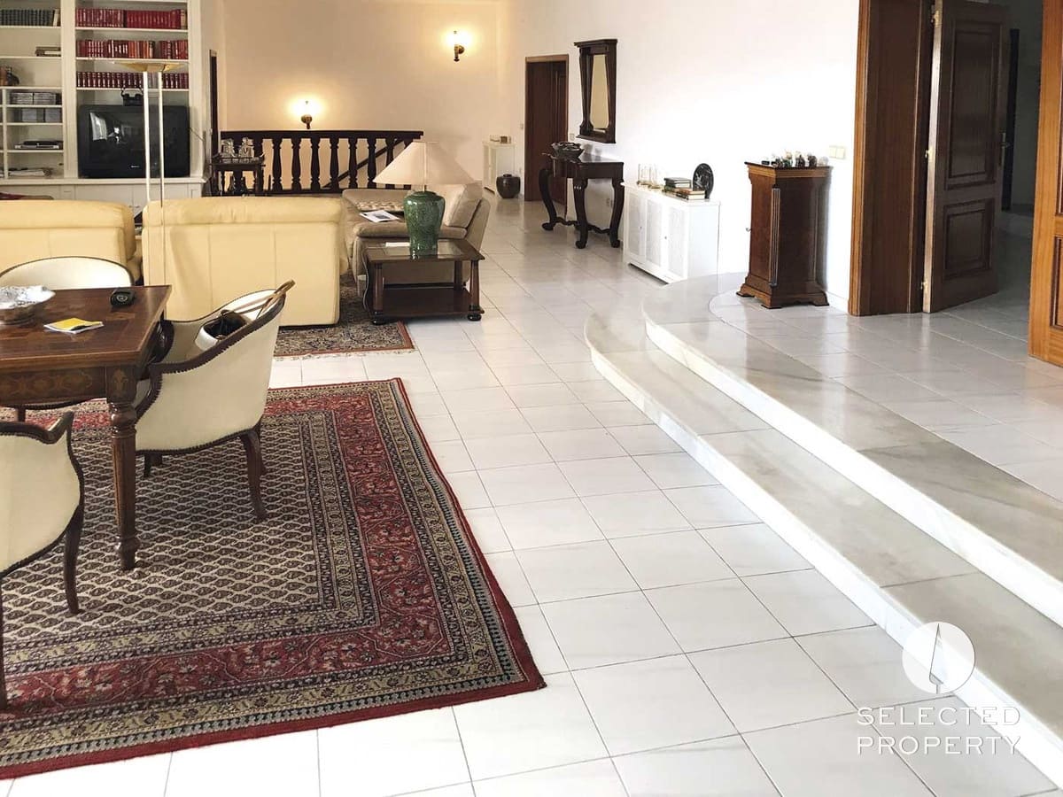 9 soveværelse Byhus til salg i Roses med swimmingpool - € 997.850 (Ref: 9013503)