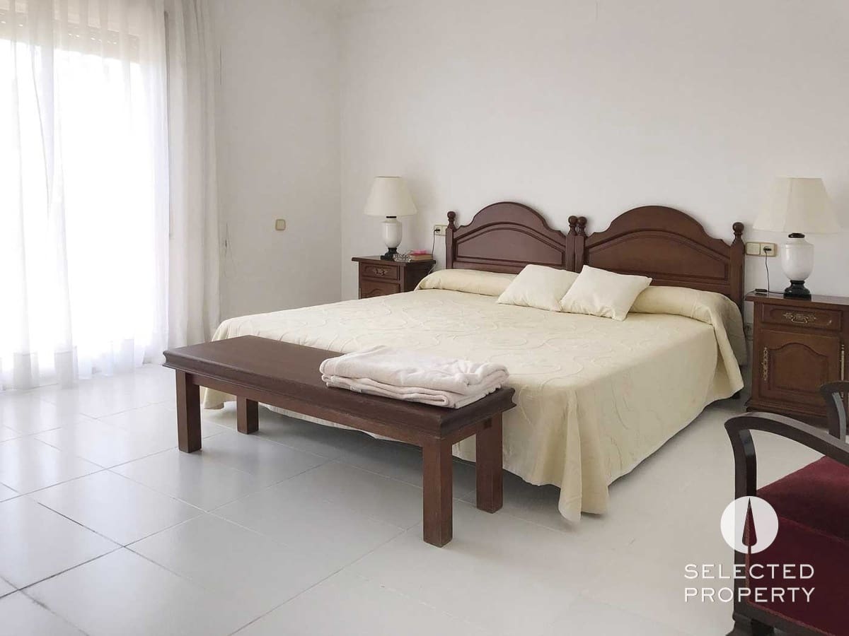 9 soveværelse Byhus til salg i Roses med swimmingpool - € 997.850 (Ref: 9013503)