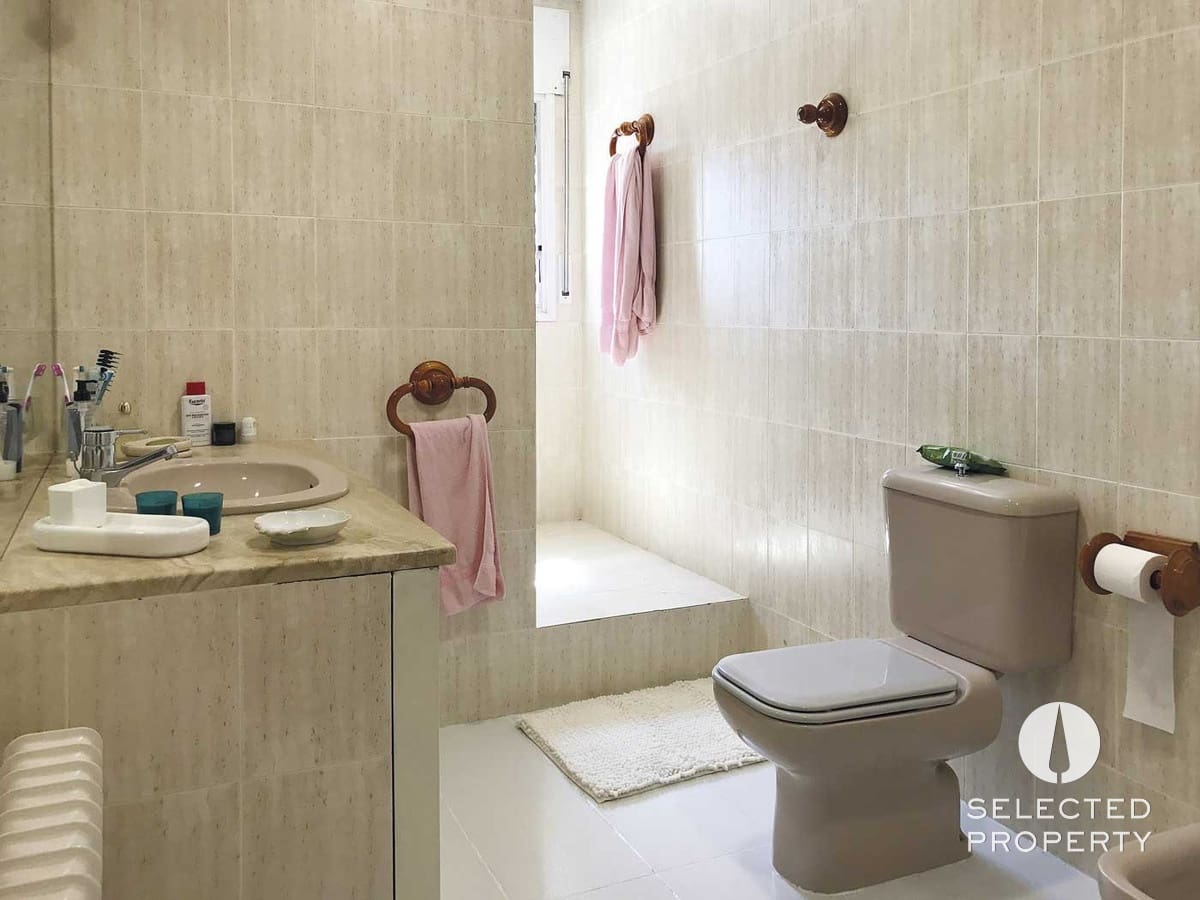 9 soveværelse Byhus til salg i Roses med swimmingpool - € 997.850 (Ref: 9013503)