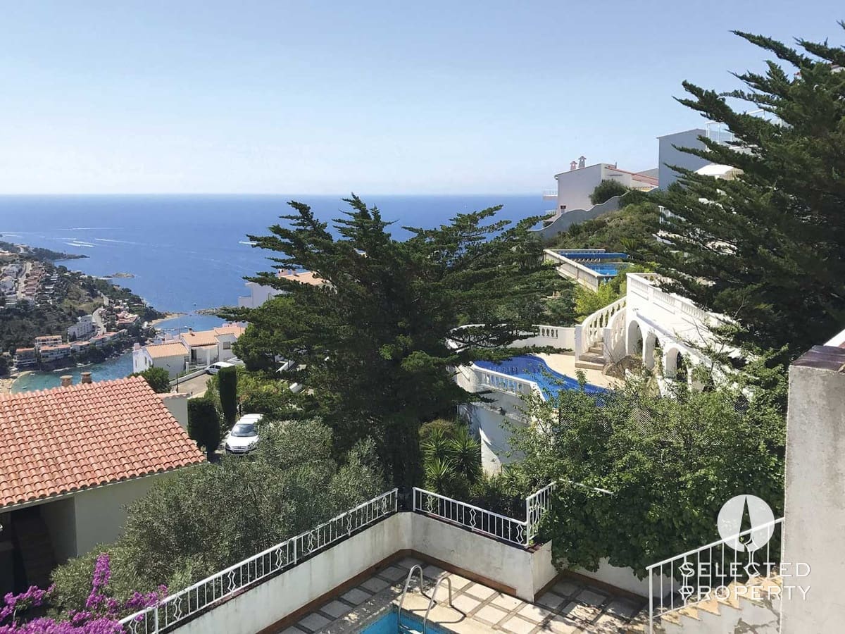 9 soveværelse Byhus til salg i Roses med swimmingpool - € 997.850 (Ref: 9013503)