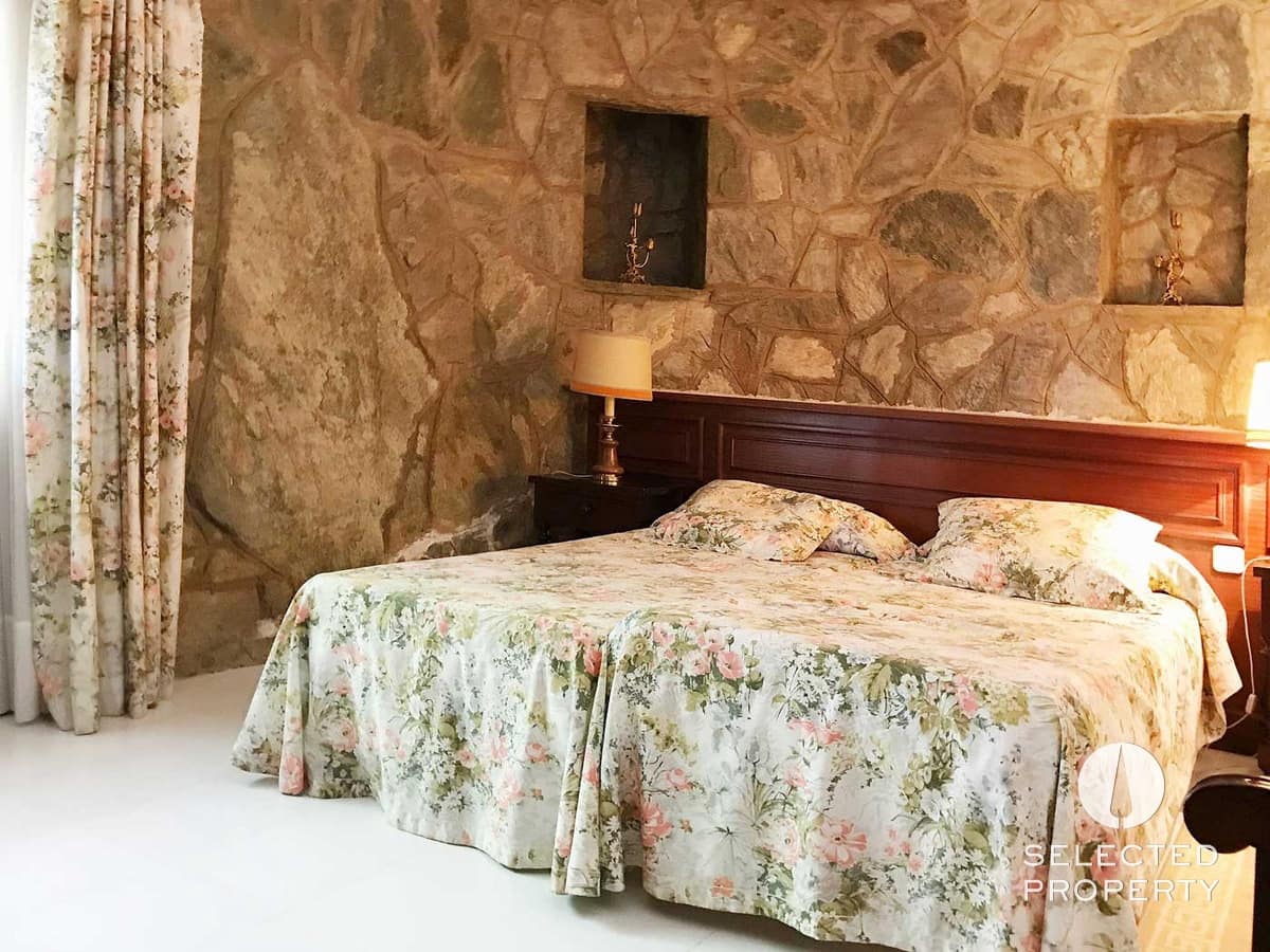 9 soveværelse Byhus til salg i Roses med swimmingpool - € 997.850 (Ref: 9013503)