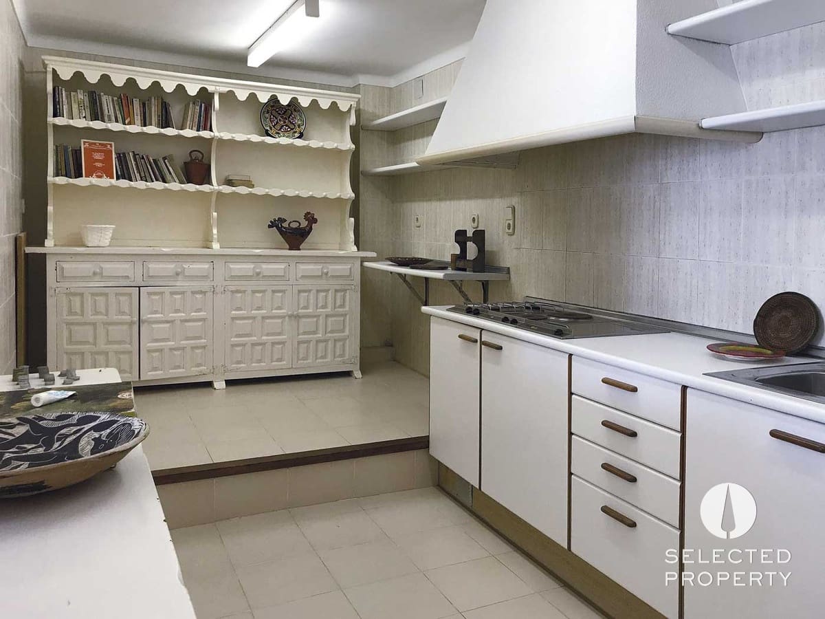 9 soveværelse Byhus til salg i Roses med swimmingpool - € 997.850 (Ref: 9013503)