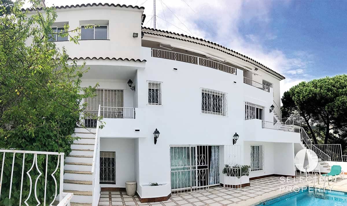 9 soveværelse Byhus til salg i Roses med swimmingpool - € 997.850 (Ref: 9013503)