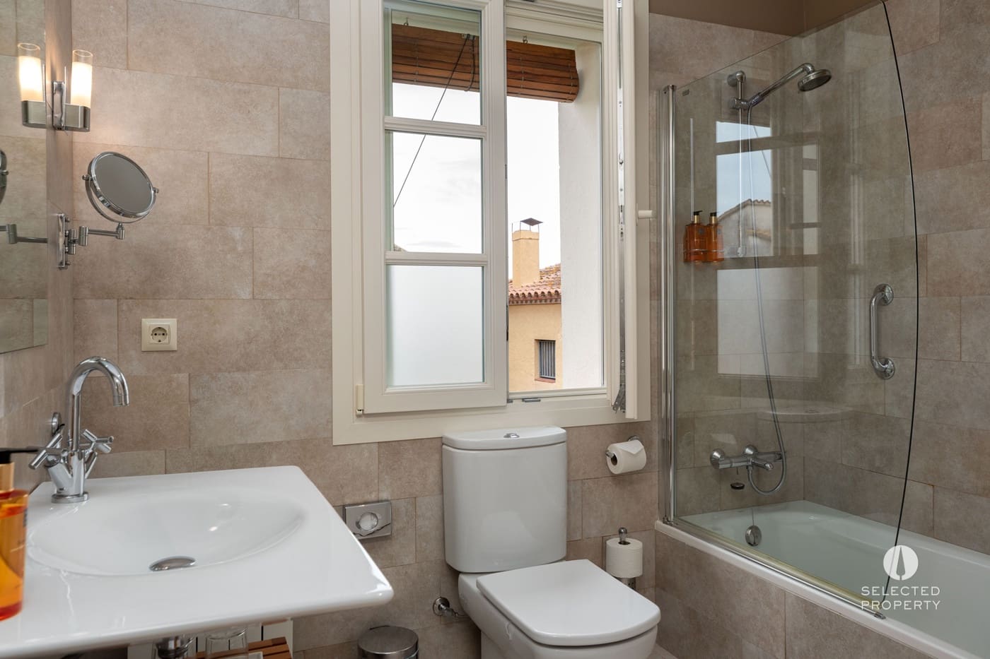 8 bedroom Hotel for sale in Torroella de Fluvia with pool - € 1,495,000 (Ref: 9403656)