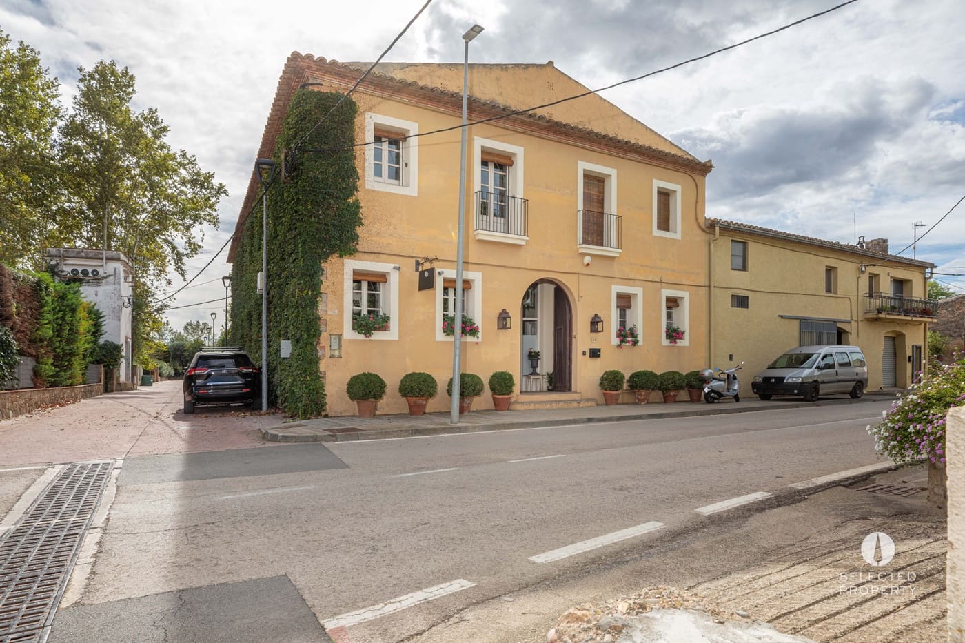 8 bedroom Hotel for sale in Torroella de Fluvia with pool - € 1,495,000 (Ref: 9403656)